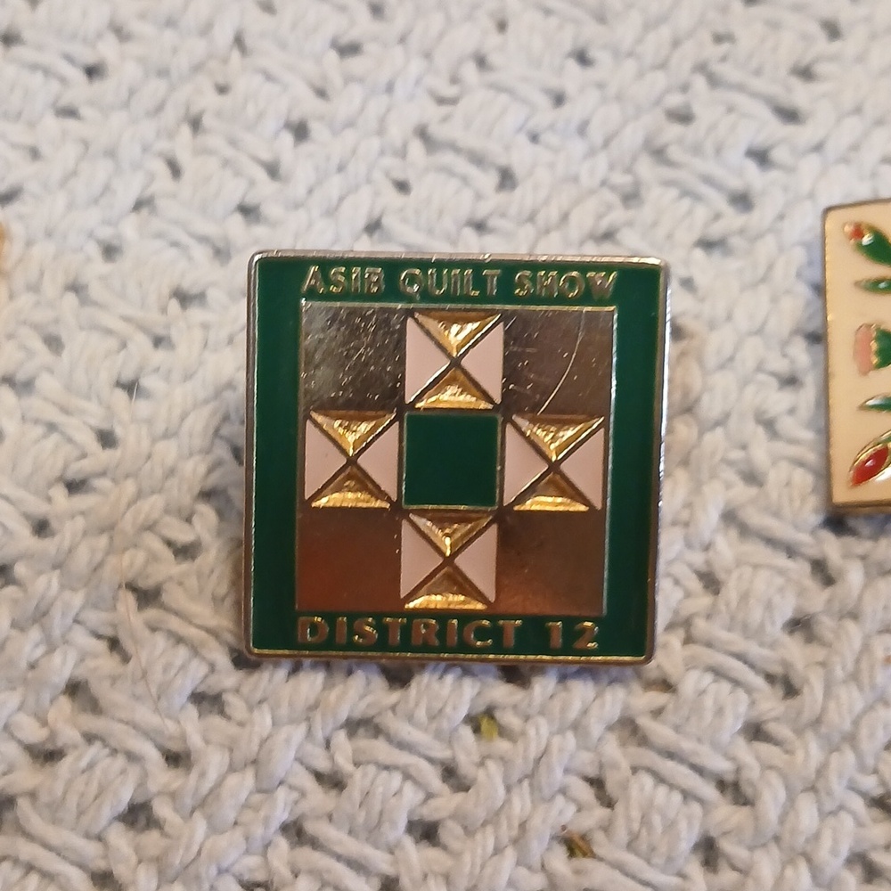 Set of Three Vintage Quilt Pins - Picture 4 of 7